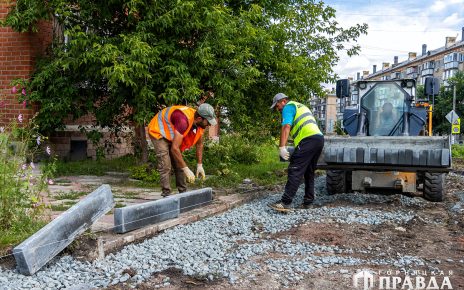 В Коркинском округе продолжаются работы по благоустройству