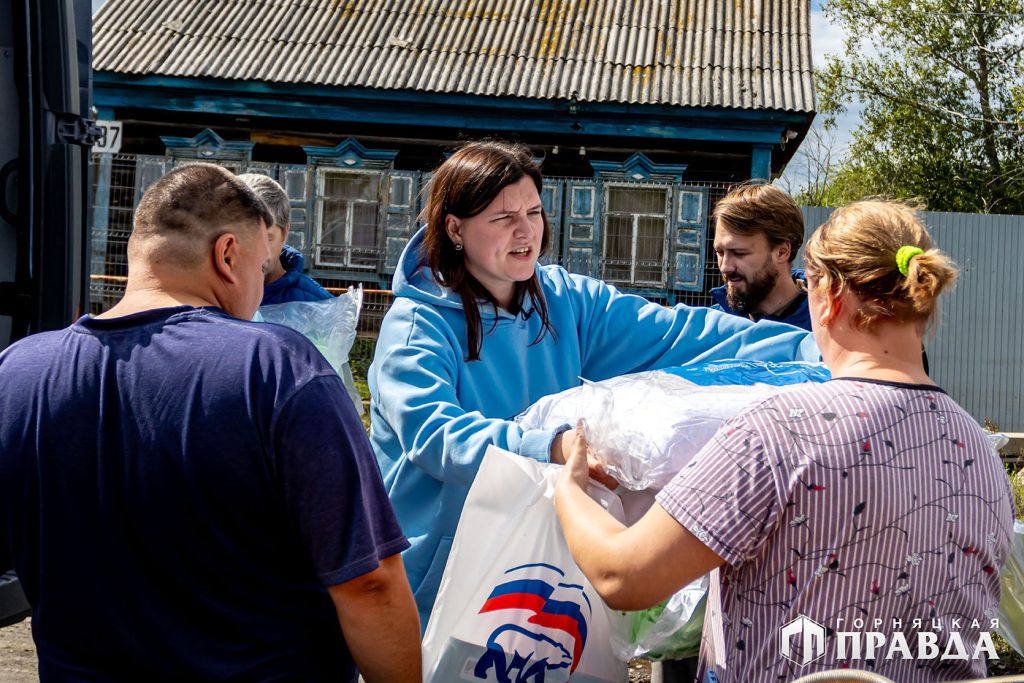 Коркинцы, пострадавшие от паводка, получают гуманитарную помощь