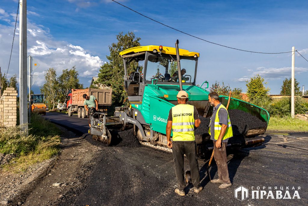 В Коркино асфальтируют дорогу на улице 9 Января