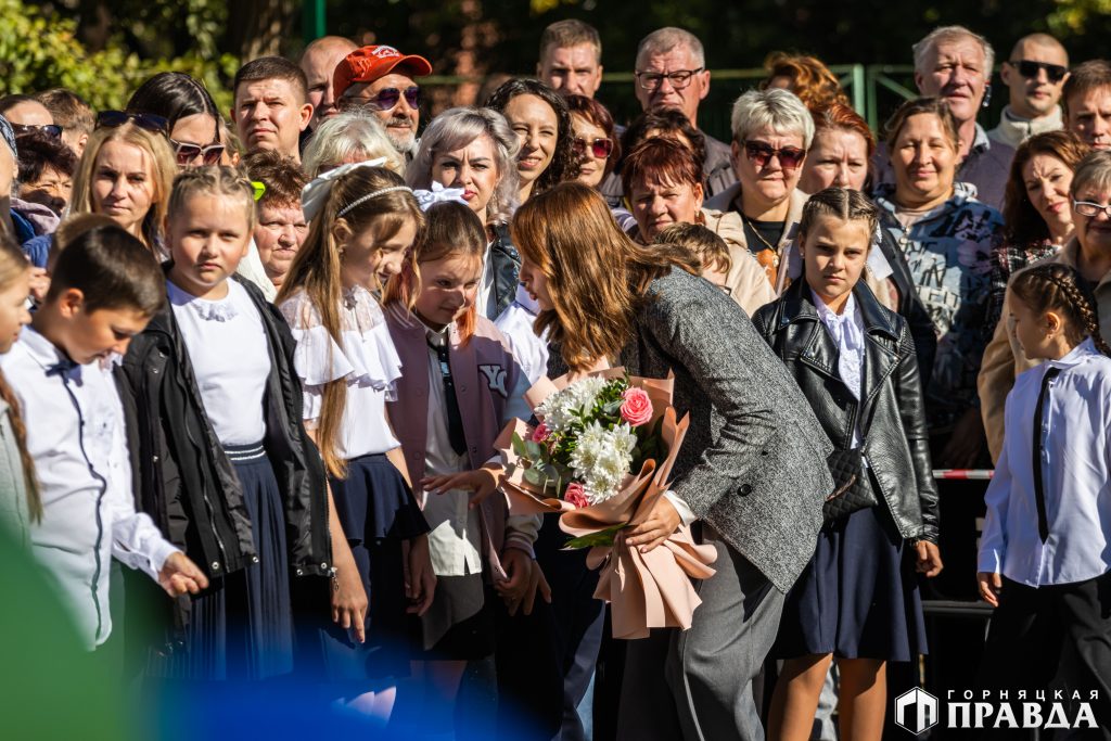 Сегодня в Коркинском округе за парты сели более семи тысяч школьников, из них около 700 – первоклассники