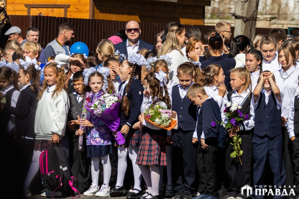 Сегодня в Коркинском округе за парты сели более семи тысяч школьников, из них около 700 – первоклассники