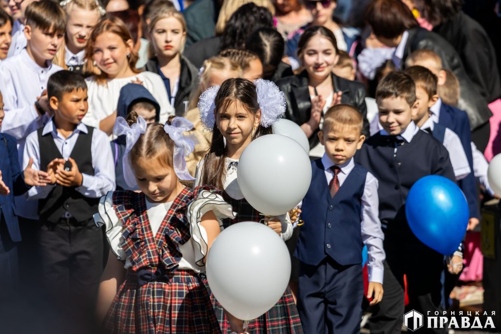 Сегодня в Коркинском округе за парты сели более семи тысяч школьников, из них около 700 – первоклассники