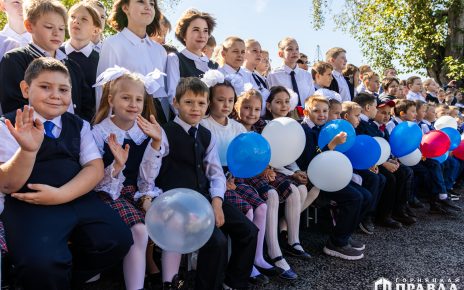 Сегодня в Коркинском округе за парты сели более семи тысяч школьников, из них около 700 – первоклассники