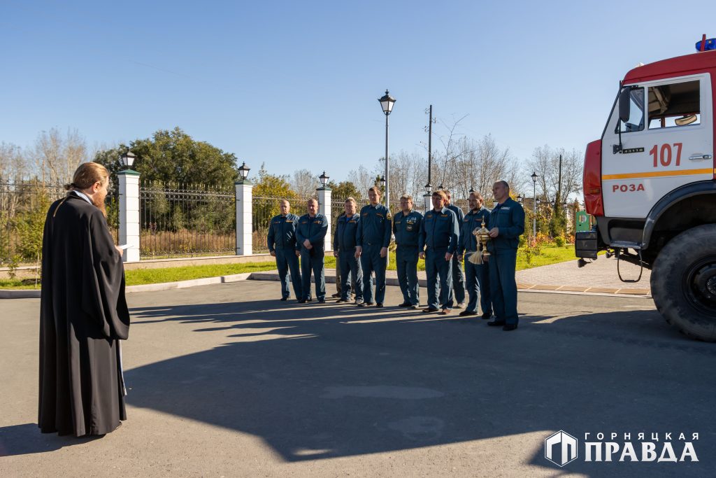 Розинские огнеборцы получили благословение от святой покровительницы