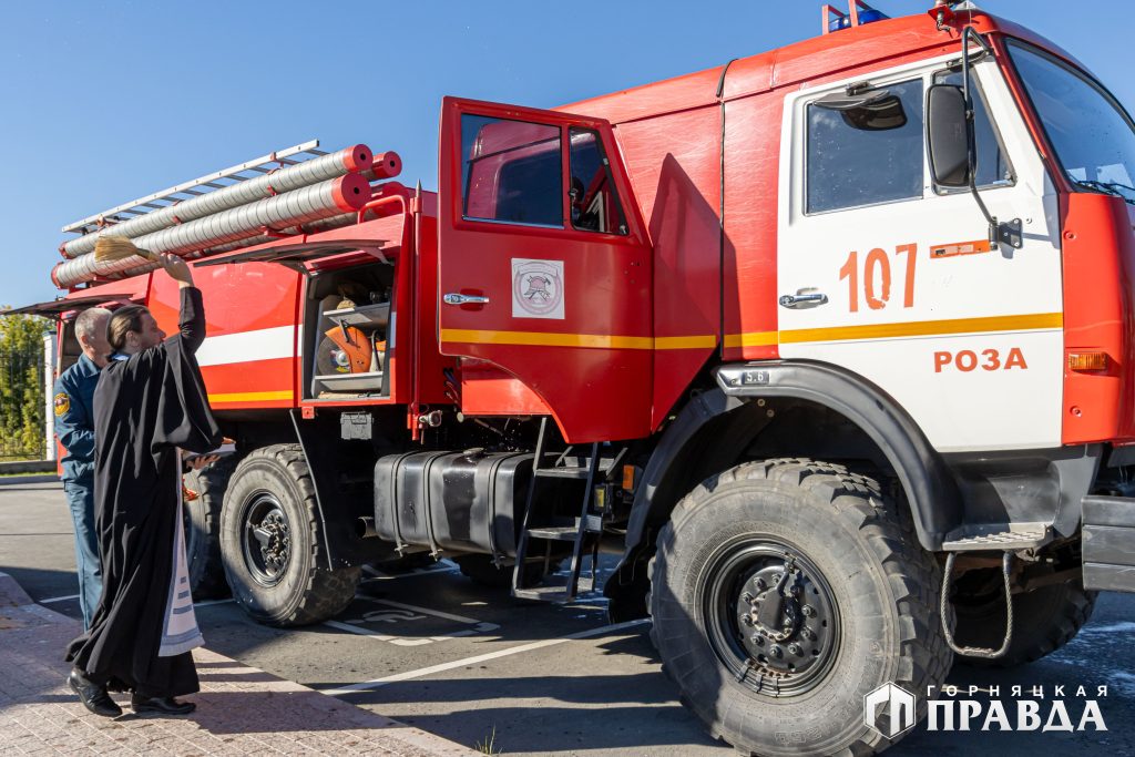 Розинские огнеборцы получили благословение от святой покровительницы