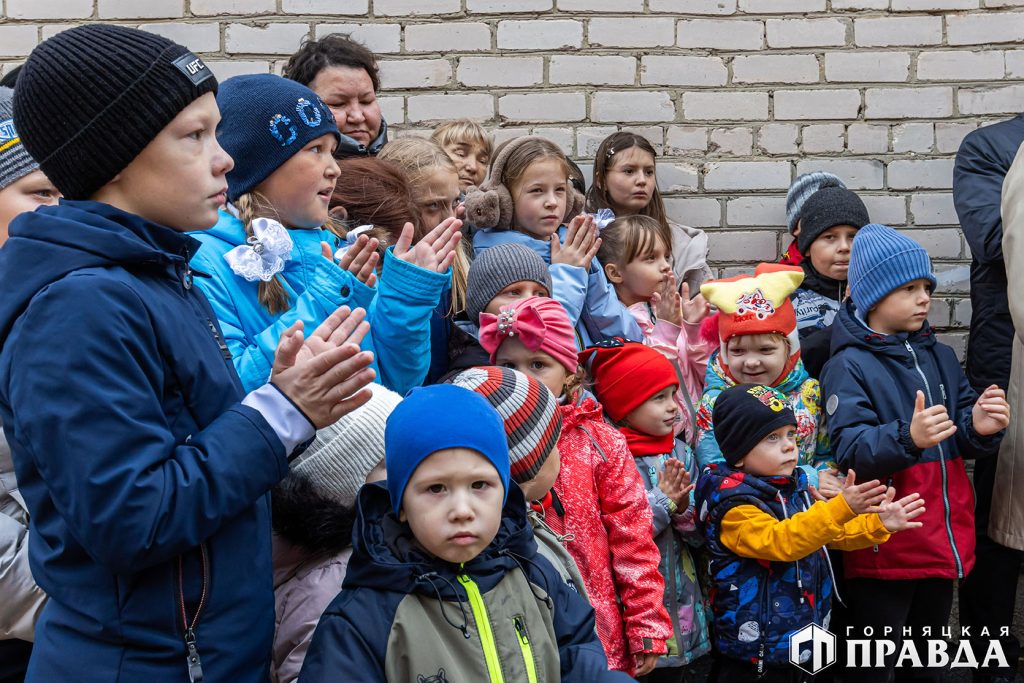 В Коркинском округе открыли детскую площадку, построенную по проекту школьницы