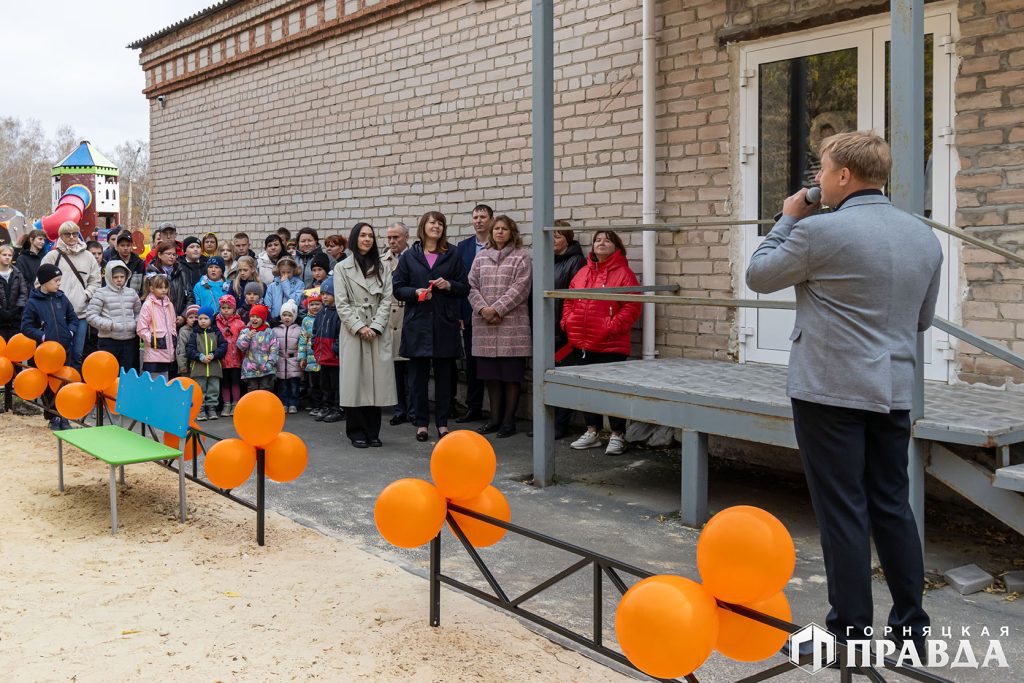 В Коркинском округе открыли детскую площадку, построенную по проекту школьницы