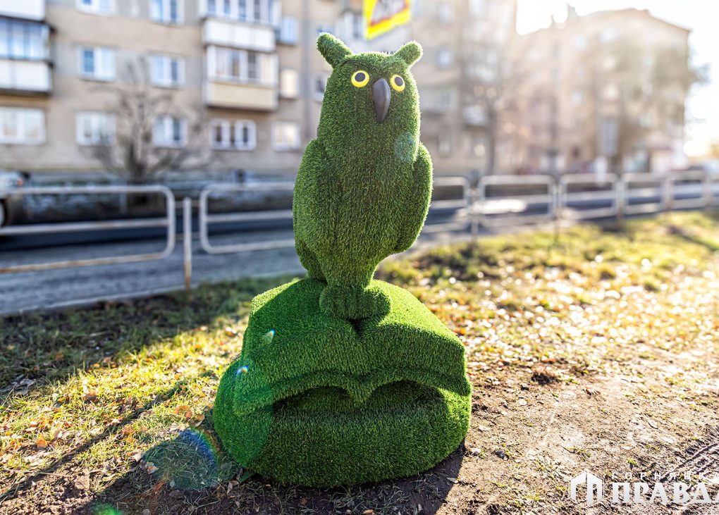 На улице Сони Кривой в Коркино устанавливают лавочки и фигуру учёной совы