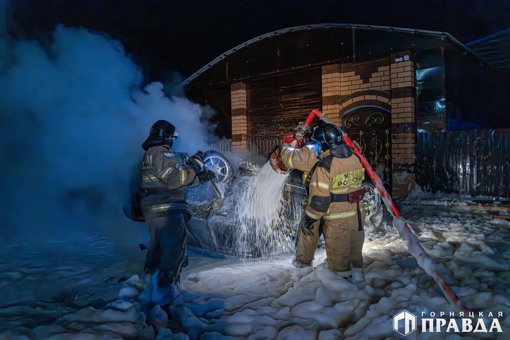 В Коркино в результате общественных волнений сожжено несколько машин