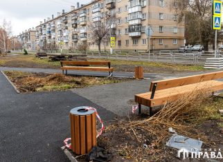 Почему в Коркино демонтировали зонтики над лавочками с улицы Сони Кривой?