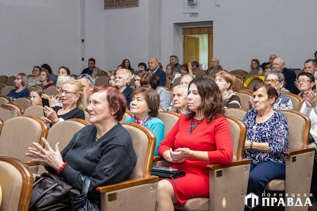 Премию главы Коркинского округа в области художественного творчества получил Александр Поповский