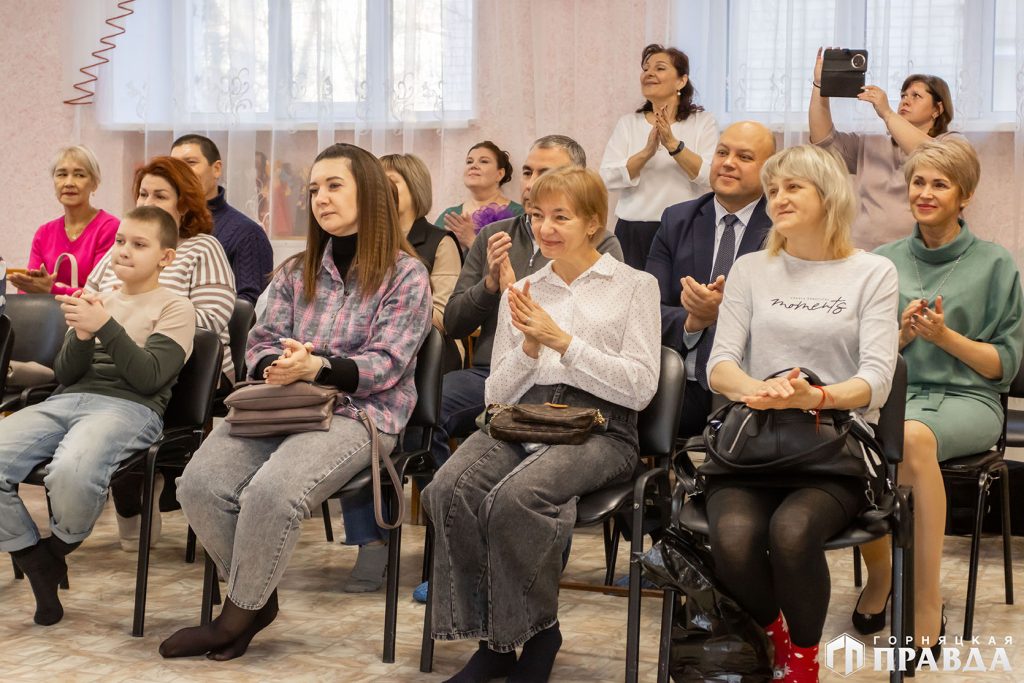 Сердечный концерт для солдатских матерей устроили сегодня в коркинском детском саду