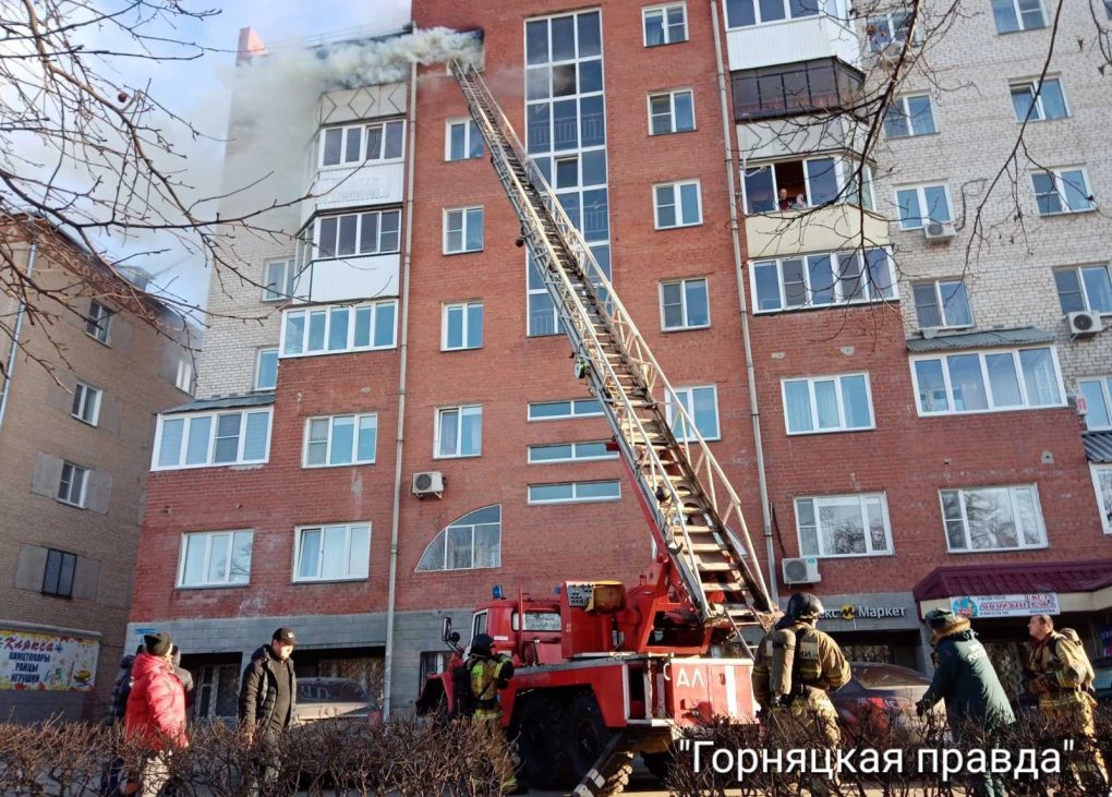 В Коркино горит квартира на шестом этаже многоквартирного дома