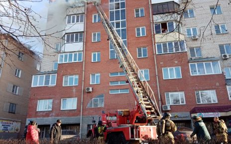 В Коркино горит квартира на шестом этаже многоквартирного дома