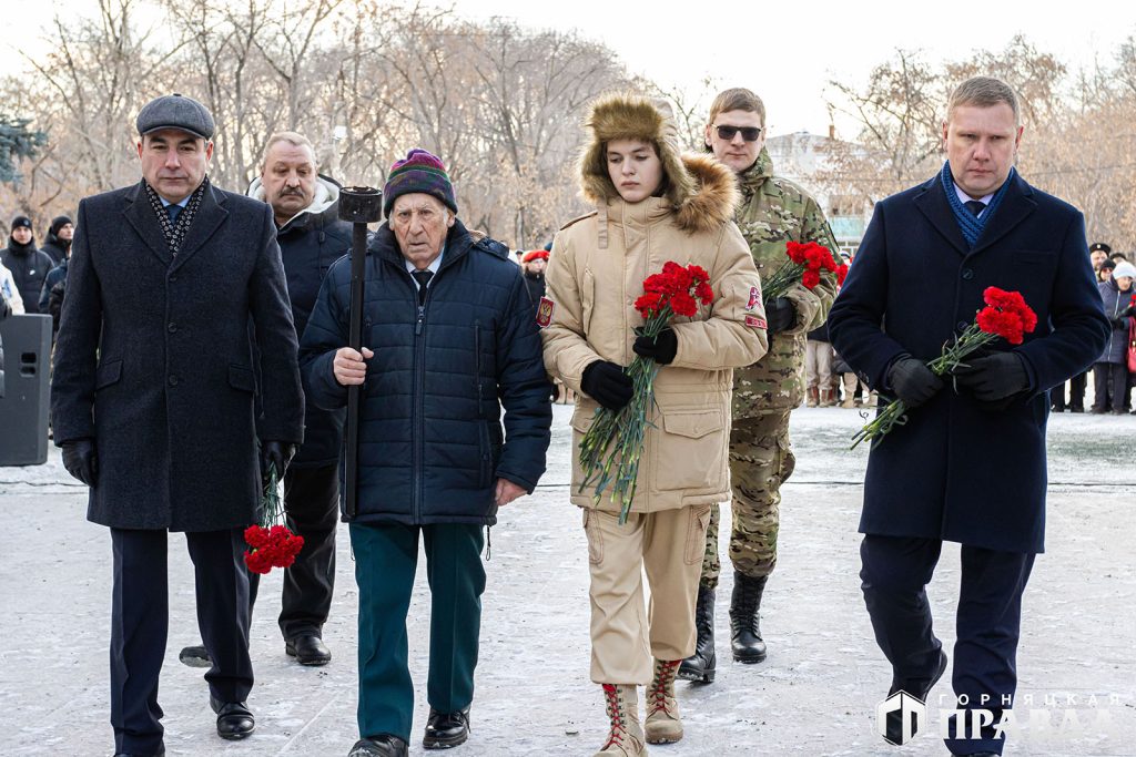 В Коркино в День героев Отечества на Аллее Памяти вновь зажгли Вечный огонь