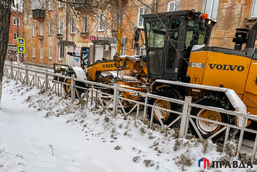 В Коркино дороги расчищают от снега с пяти утра