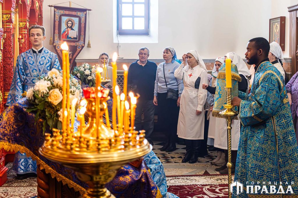 В розинском храме Божественную литургию совершил митрополит Челябинский и Миасский Алексий