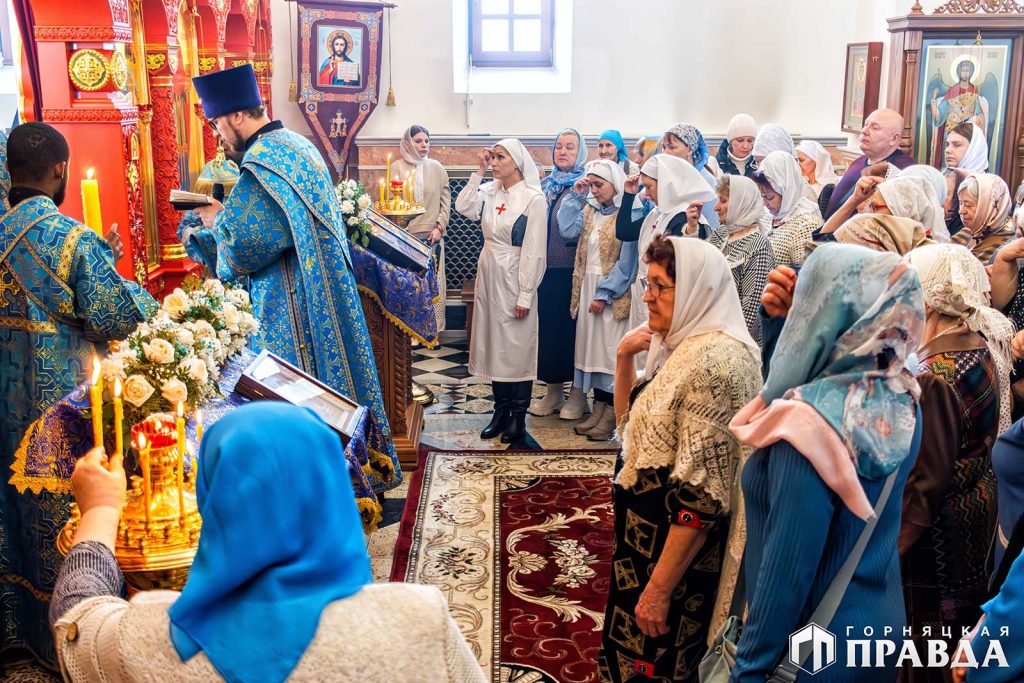 В розинском храме Божественную литургию совершил митрополит Челябинский и Миасский Алексий