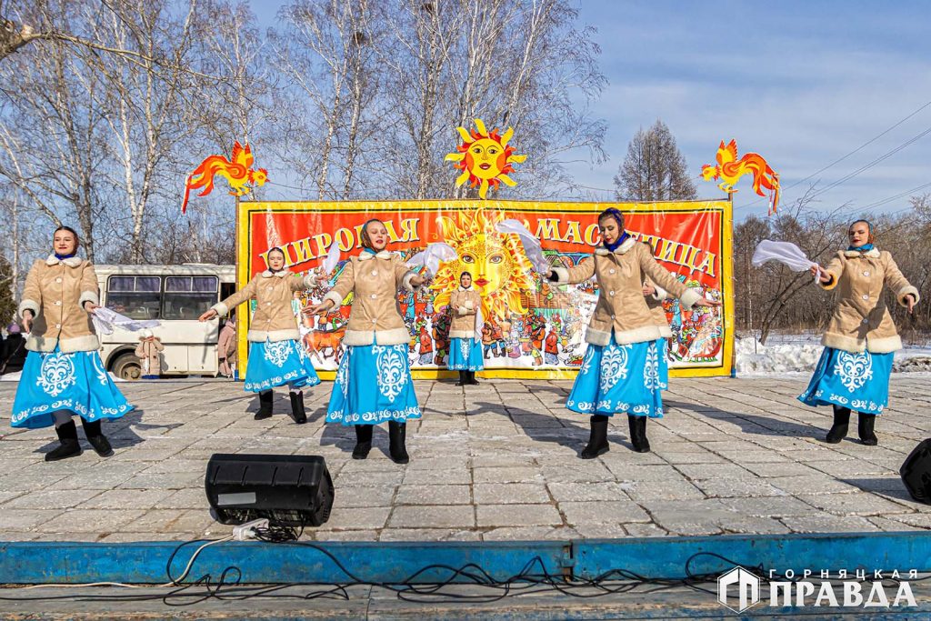 Парад масленичных чучел, народные игры и конкурсы — сегодня коркинцы провожали зиму