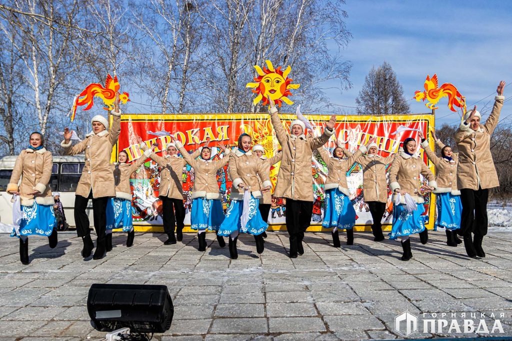 Парад масленичных чучел, народные игры и конкурсы — сегодня коркинцы провожали зиму