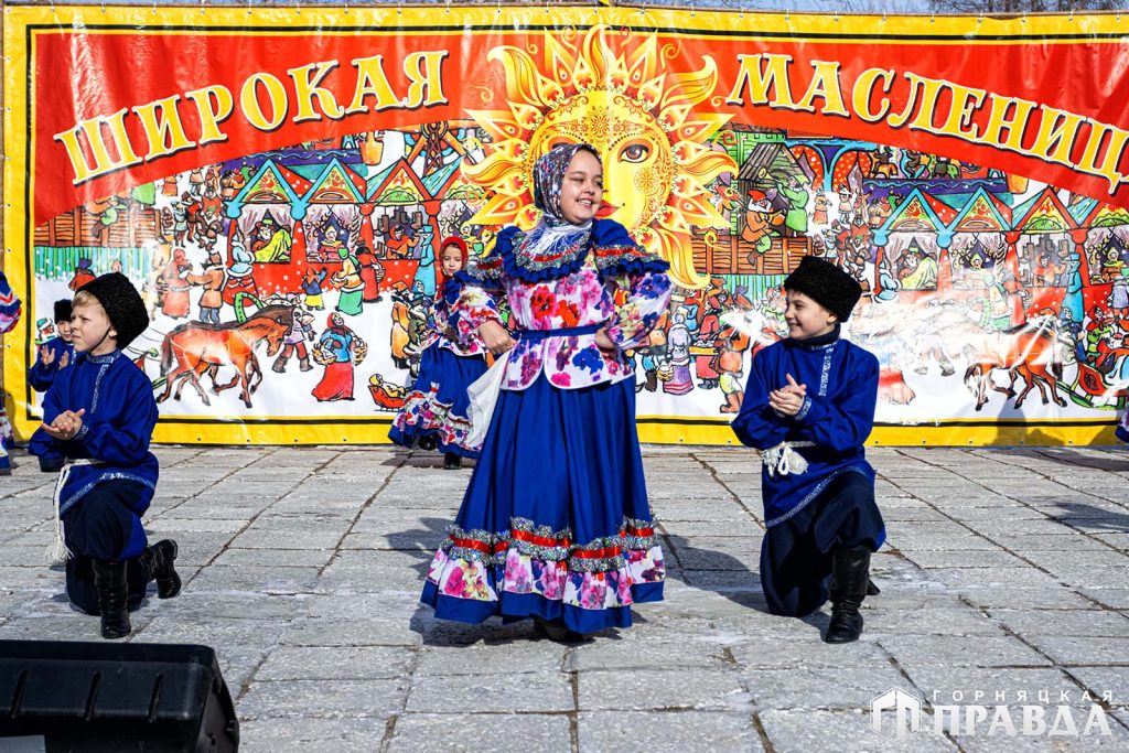 Парад масленичных чучел, народные игры и конкурсы — сегодня коркинцы провожали зиму