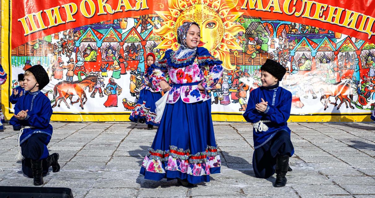 Парад масленичных чучел, народные игры и конкурсы — сегодня коркинцы провожали зиму