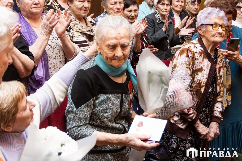 Коркинских женщин поздравили с самым главным праздником весны