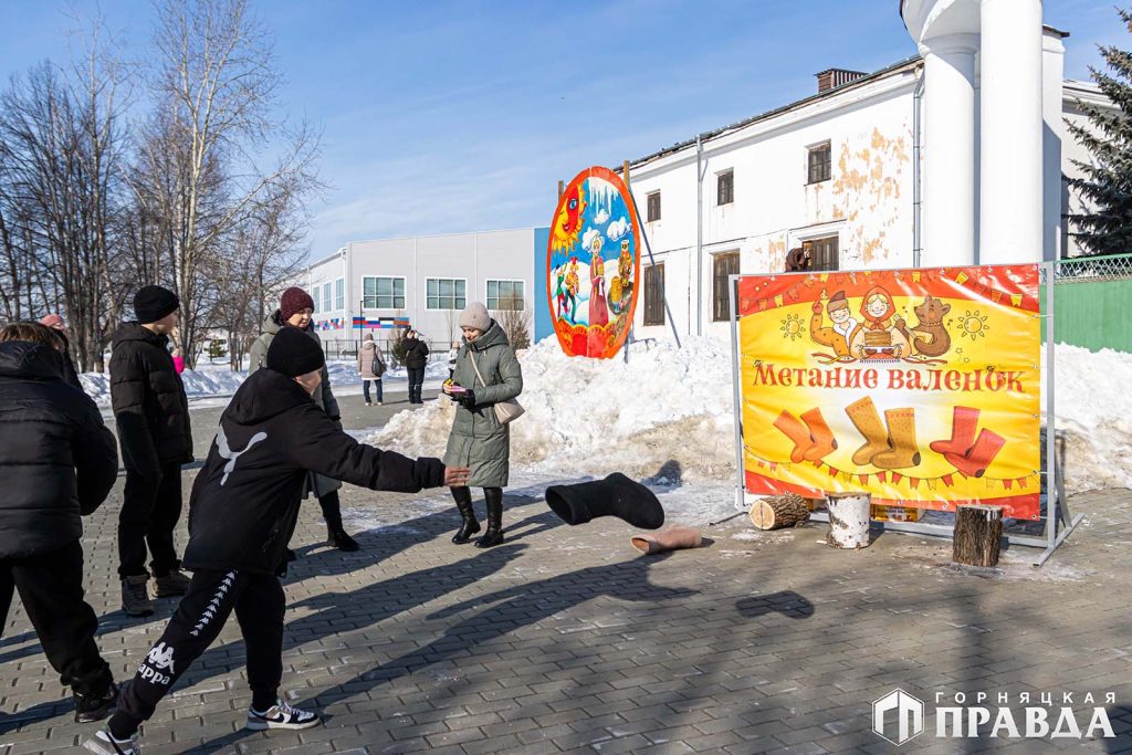 Парад масленичных чучел, народные игры и конкурсы — сегодня коркинцы провожали зиму