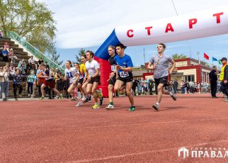 За победу на 74-й легкоатлетической эстафете на призы главы Коркинского округа и газеты «Горняцкая правда» поборются команды футбольных мам Коркино и Розы!