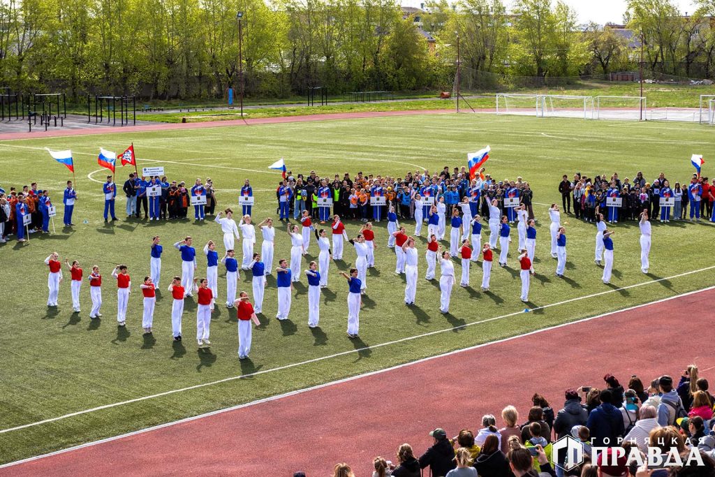 Около 800 человек участвовали сегодня в 74-й эстафете на призы главы Коркинского округа и газеты «Горняцкая правда»