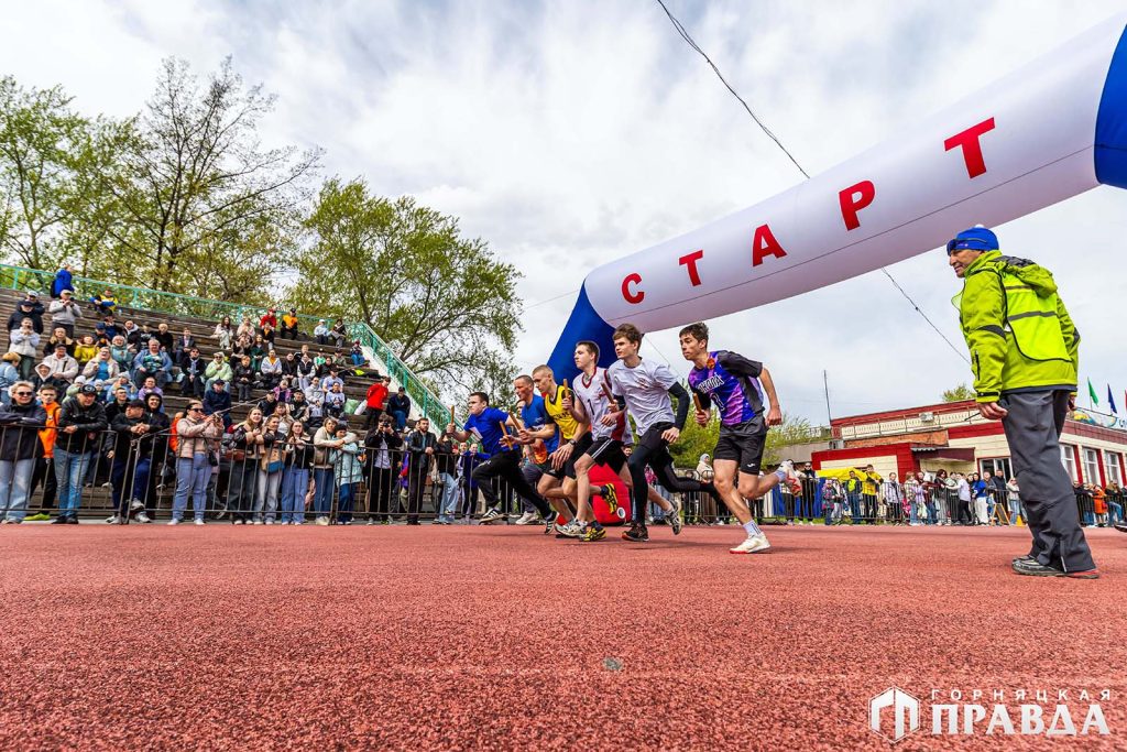 Около 800 человек участвовали сегодня в 74-й эстафете на призы главы Коркинского округа и газеты «Горняцкая правда»