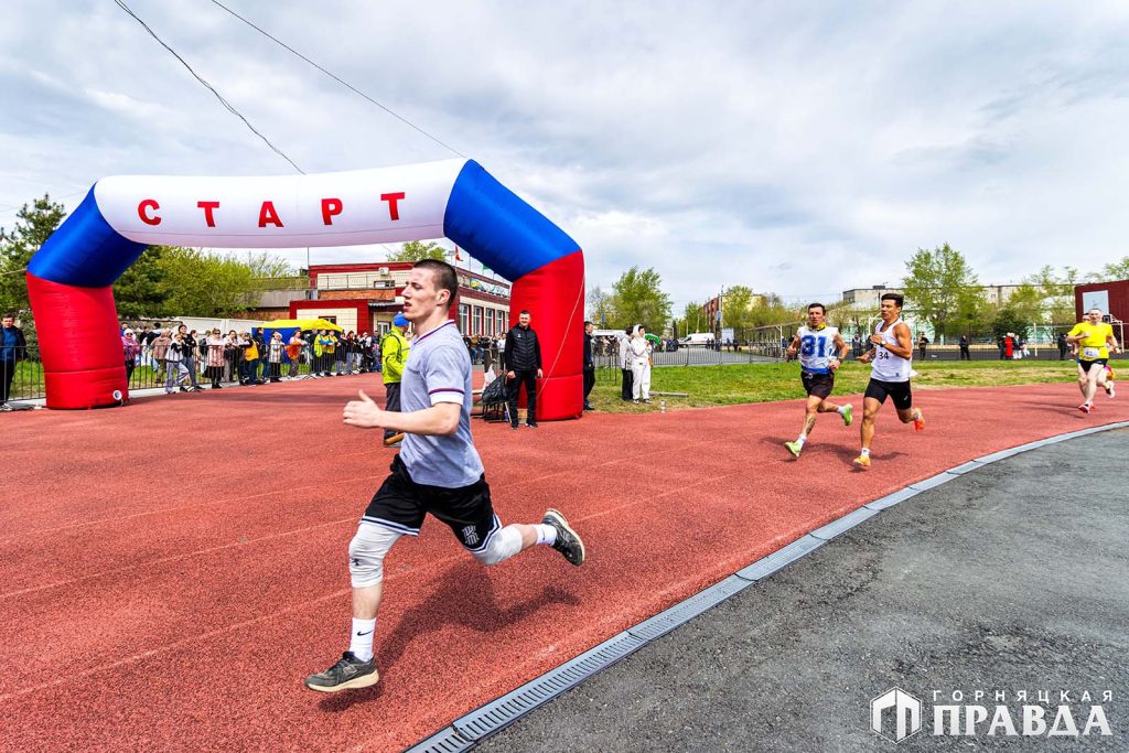 Около 800 человек участвовали сегодня в 74-й эстафете на призы главы Коркинского округа и газеты «Горняцкая правда»