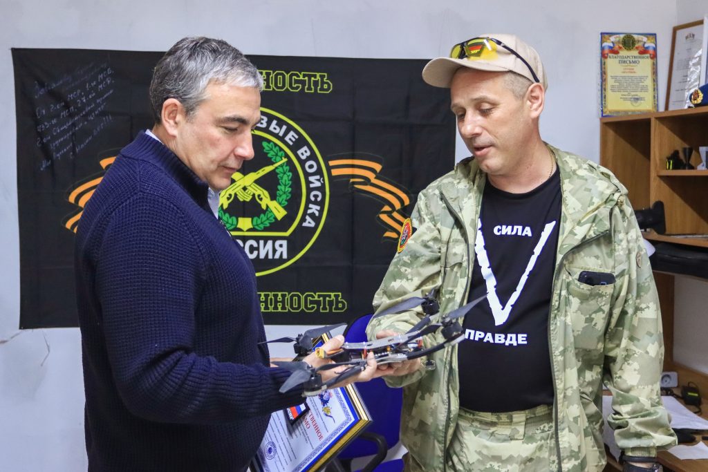 Местные волонтёры производят обвесы на дроны необходимые бойцам в зоне СВО