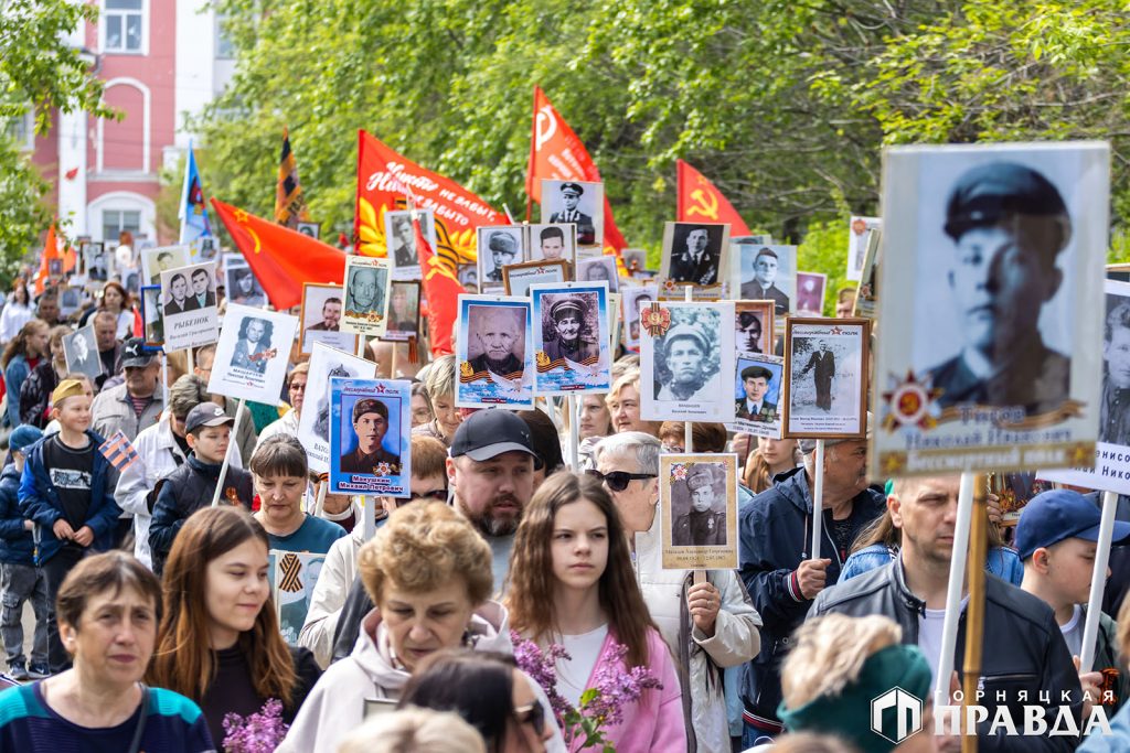В Коркино около 3 500 человек прошли в «Бессмертном полку»