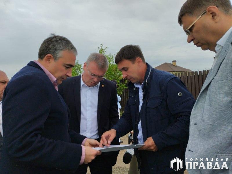 Сегодня в Коркинском округе с рабочим визитом побывал заместитель губернатора Челябинской области Андрей Фалейчик