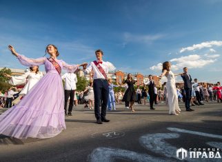 Для около одной тысячи коркинских ребят нынче прозвенит последний звонок
