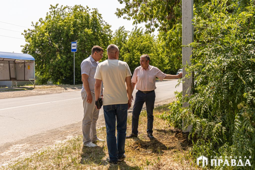 Глава Коркинского округа проверил, как идут работы по освещению частного сектора