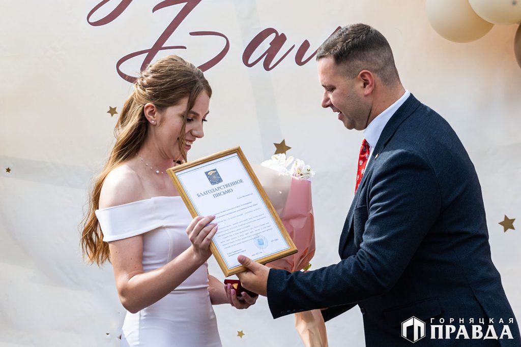 Сегодня 157 коркинских одиннадцатиклассников простились со школой