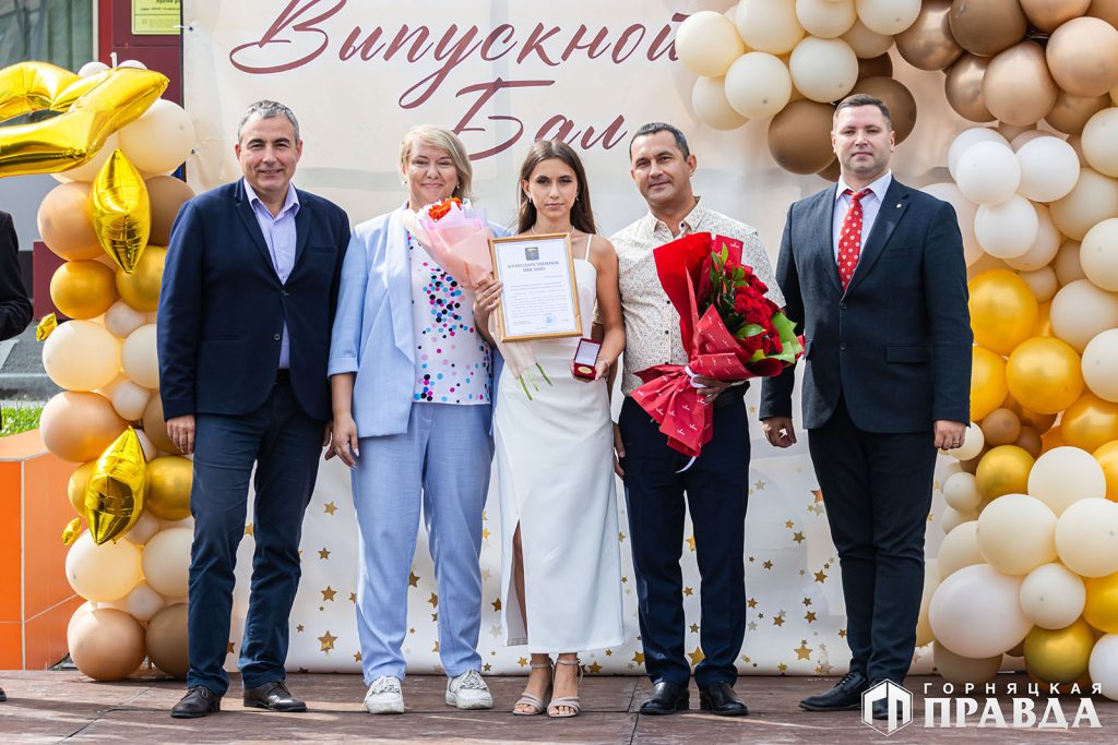 Сегодня 157 коркинских одиннадцатиклассников простились со школой