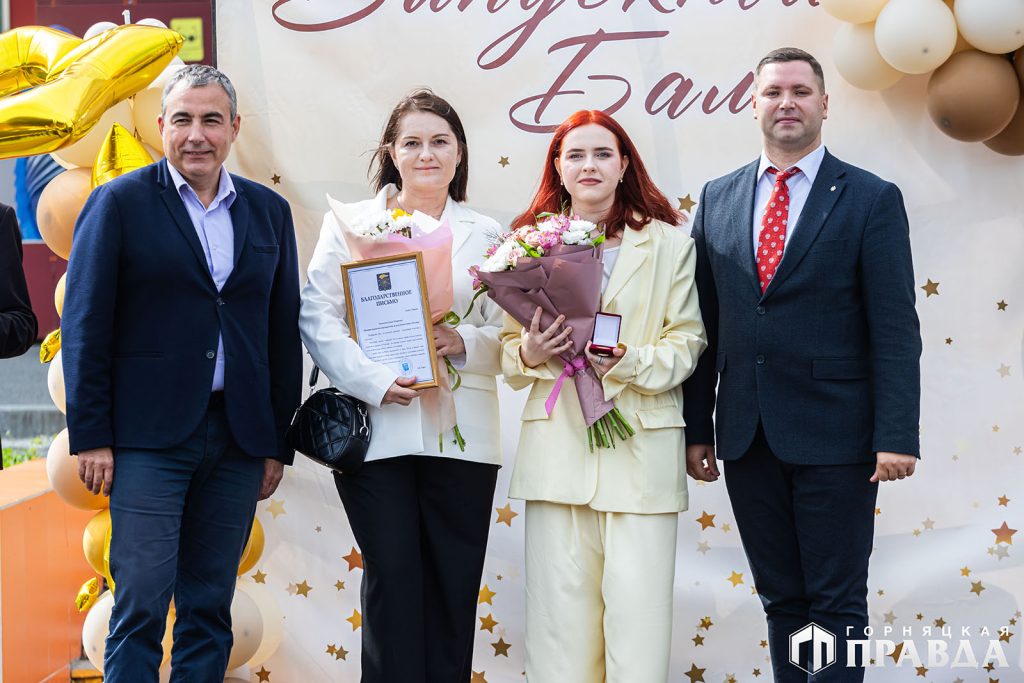 Сегодня 157 коркинских одиннадцатиклассников простились со школой