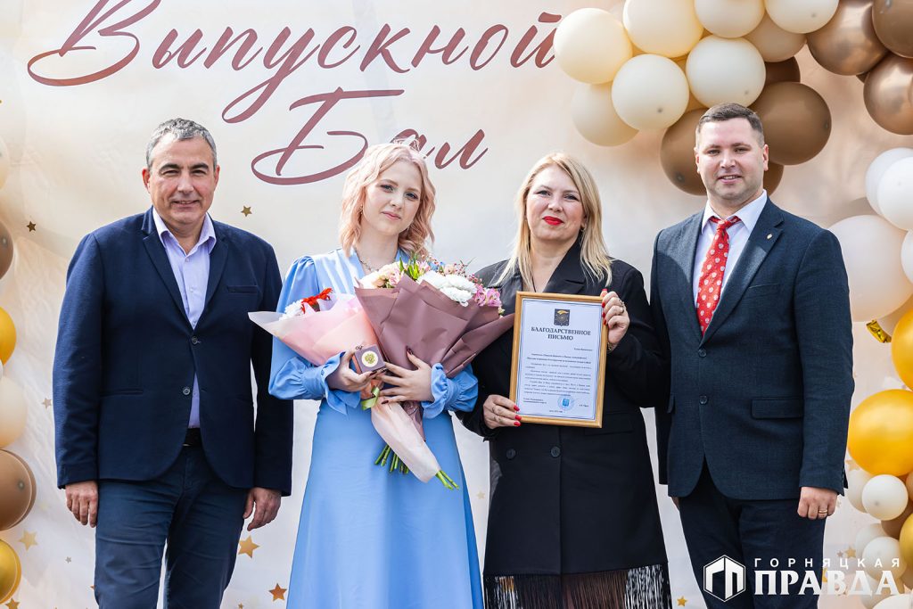 Сегодня 157 коркинских одиннадцатиклассников простились со школой