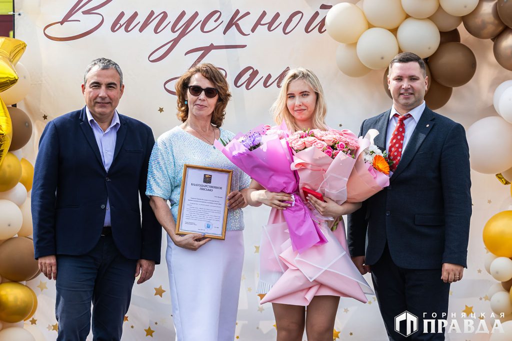 Сегодня 157 коркинских одиннадцатиклассников простились со школой