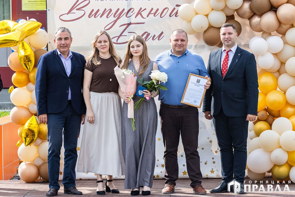 Сегодня 157 коркинских одиннадцатиклассников простились со школой