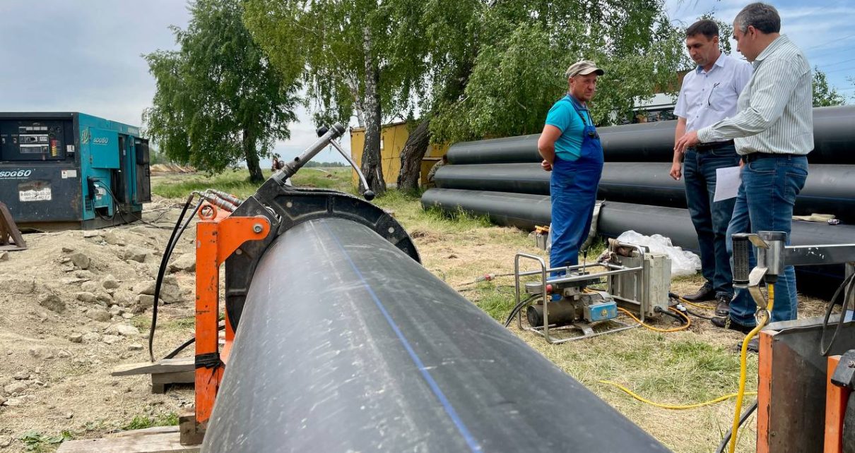 В Коркинском округе ремонтируют напорный коллектор
