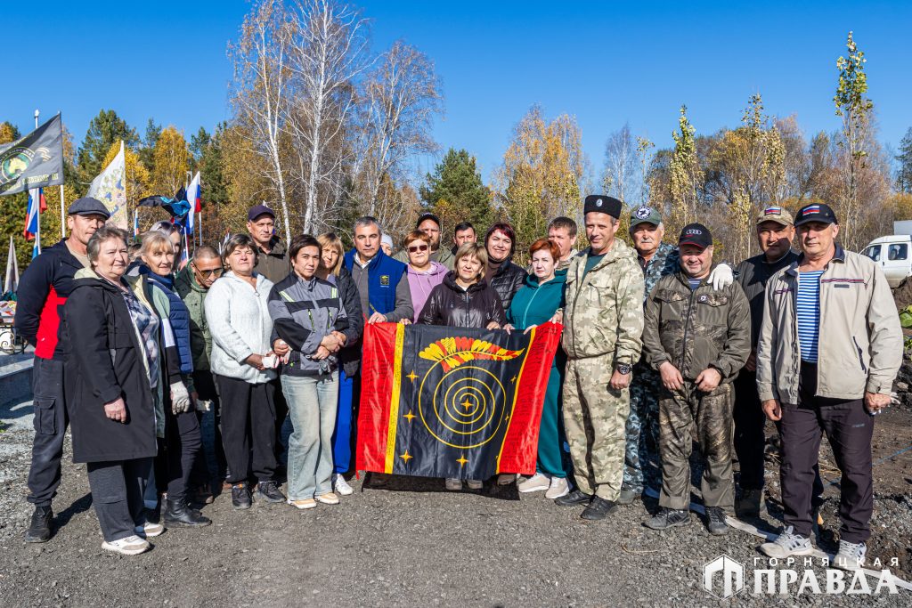 В Коркино на Аллее Героев посадили пирамидальные тополя и сирень