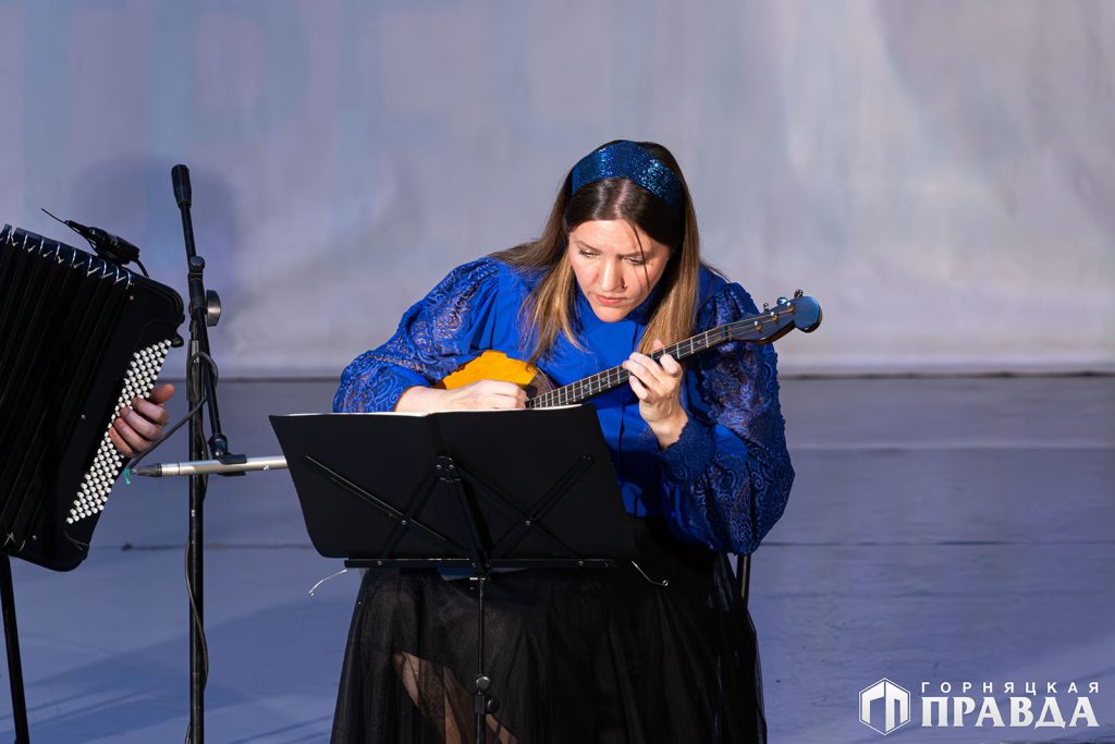 Почти полтора часа вдохновения подарили коркинцам артисты Курганской филармонии