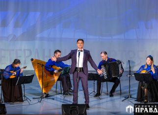 Почти полтора часа вдохновения подарили коркинцам артисты Курганской филармонии