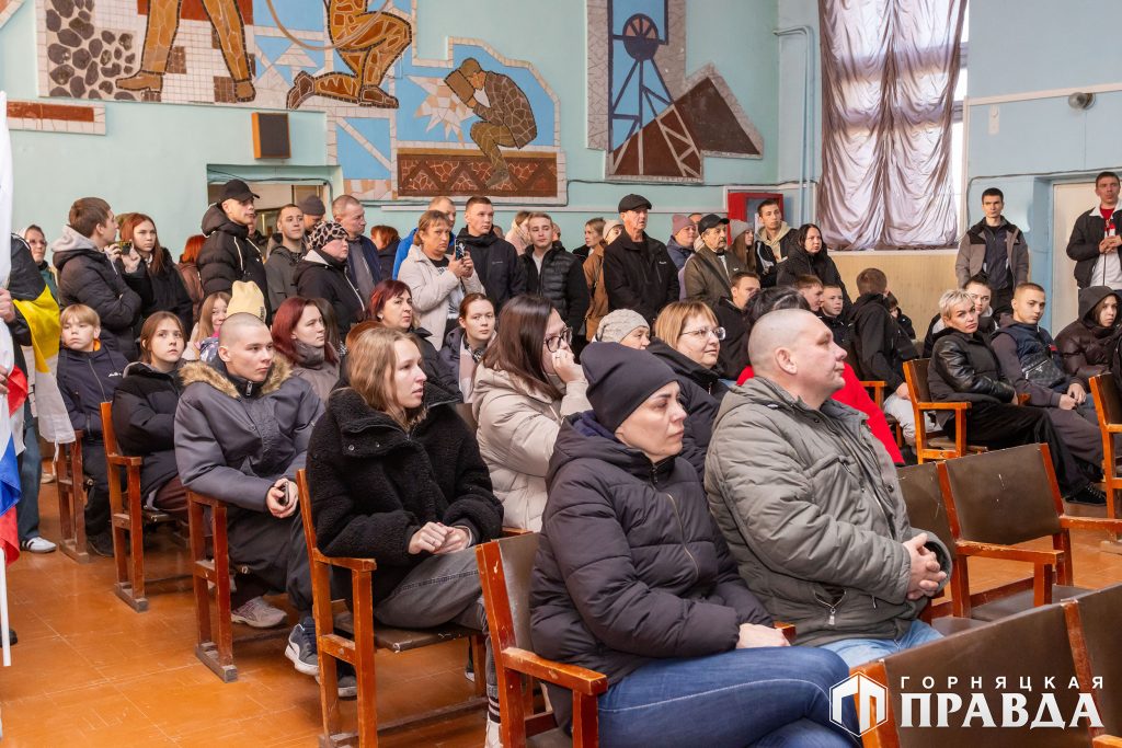 Сегодня девять коркинцев отправились отдавать священный долг Родине
