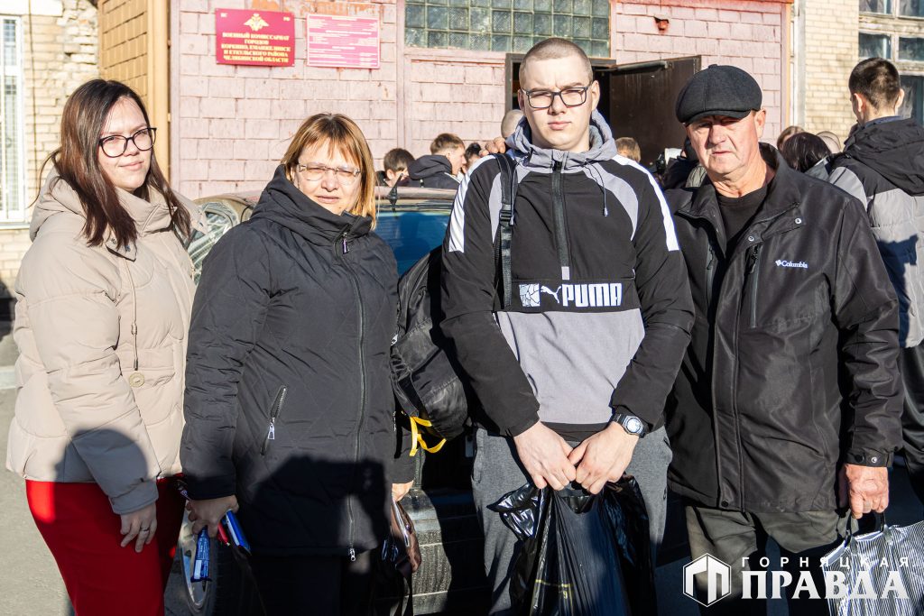 Сегодня девять коркинцев отправились отдавать священный долг Родине