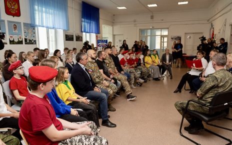 Ветераны СВО и участники программы «Герои Южного Урала» поговорили о любви к Родине со школьниками Ветераны СВО и участники программы «Герои Южного Урала» поговорили о любви к Родине со школьниками
